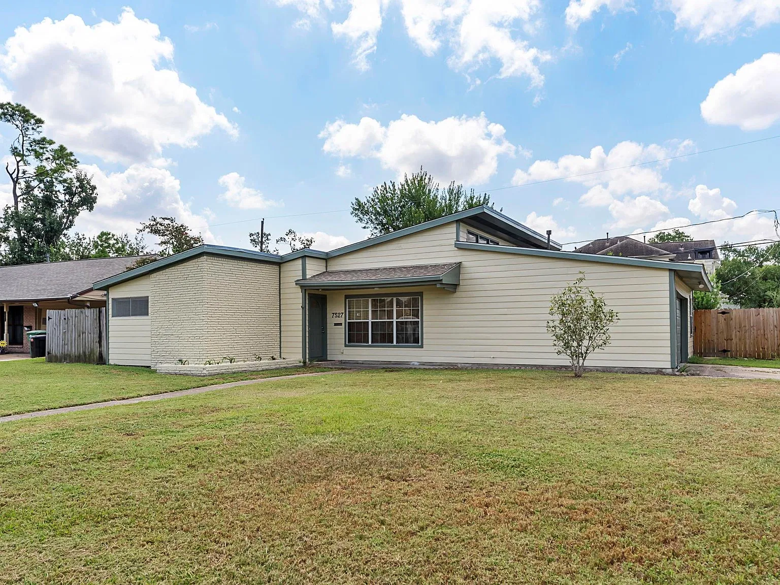 4 bed, 3.0 bath, 1892 sqft, $2,500 — Photo 2