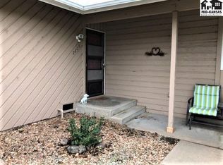 2208 Westminster Dr, Hutchinson, KS 67502