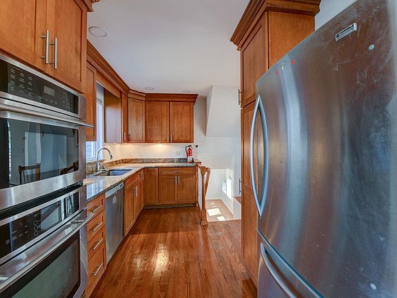 2nd image of 10 Toye St