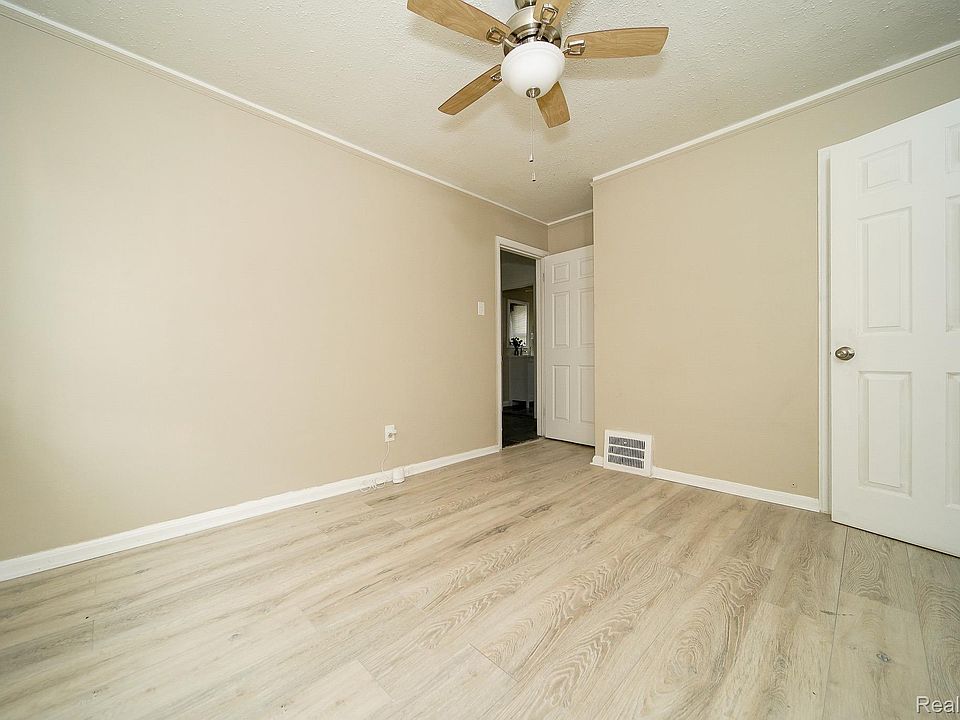 19469 Whitcomb St, photo 28