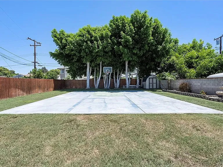 712 N Mountain View Pl — Photo 33