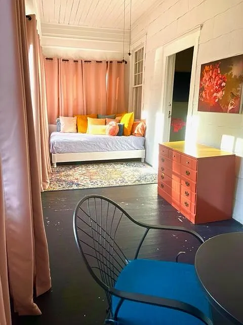 Large built in porch - 2029 Jefferson St