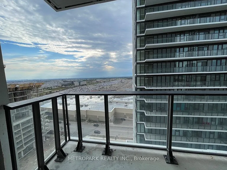 9000 Jane St #1506 — Photo 28