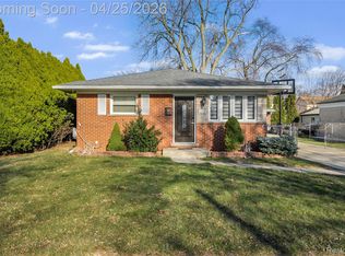 6212 N Evangeline St, Dearborn Heights, MI 48127