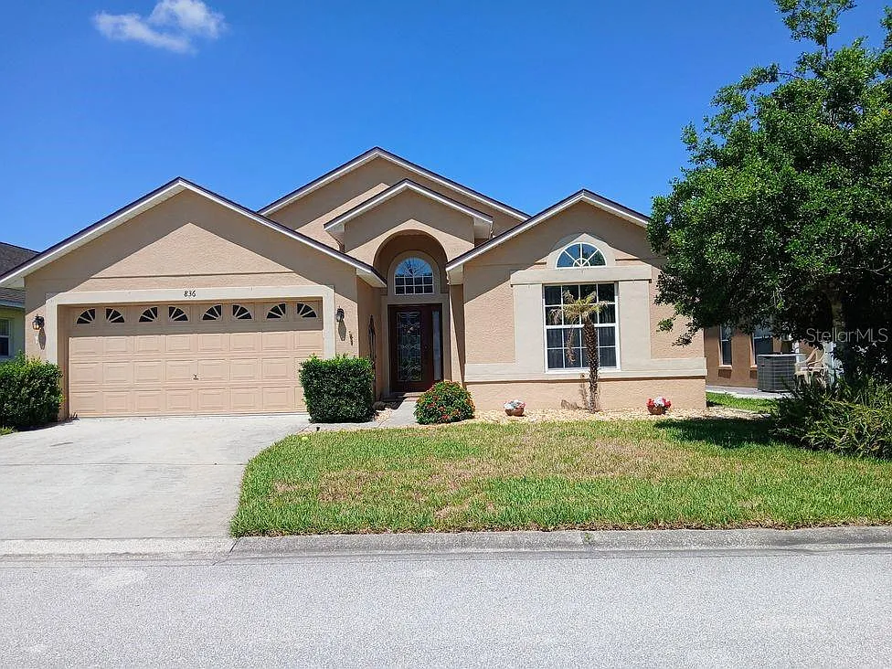 3 bed, 2.0 bath, 1796 sqft, $2,400 — Photo 1