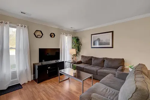 2225 Summit St Photo 1
