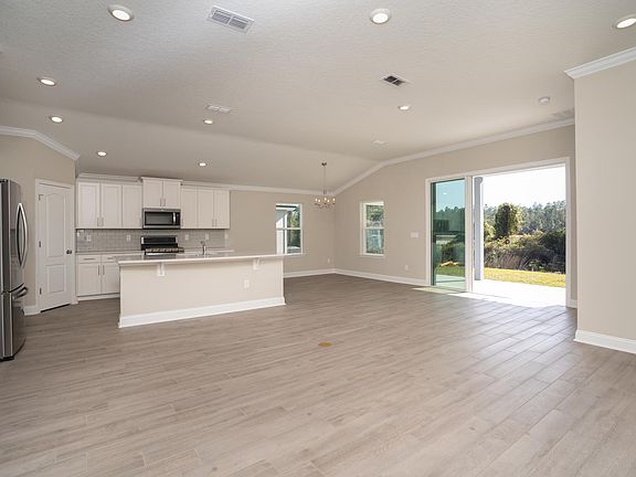 4th image of 131 Narvarez Cir
