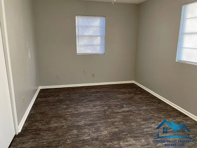 1208 Clairmont St — Photo 9