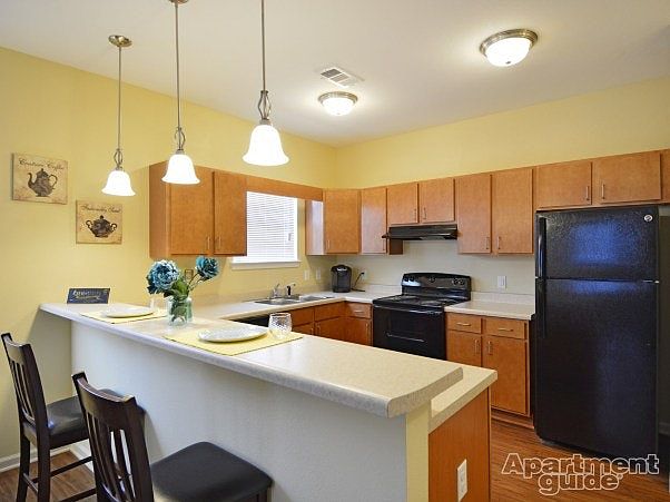 Kitchen & Breakfast bar