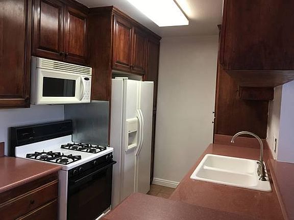 5th image of 5700 Etiwanda Ave Unit 211
