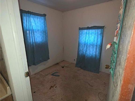 5th image of 410 W Taft St