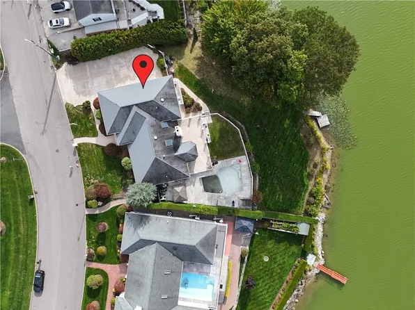 28 Riverview Dr, North Providence, RI 02904