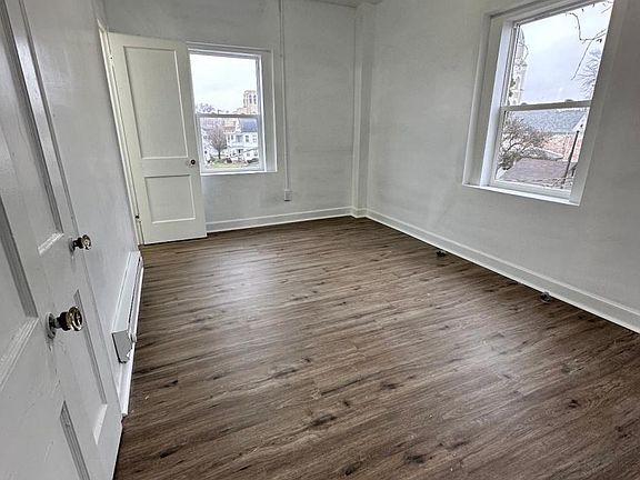 4th image of 408 N Wayne St #12