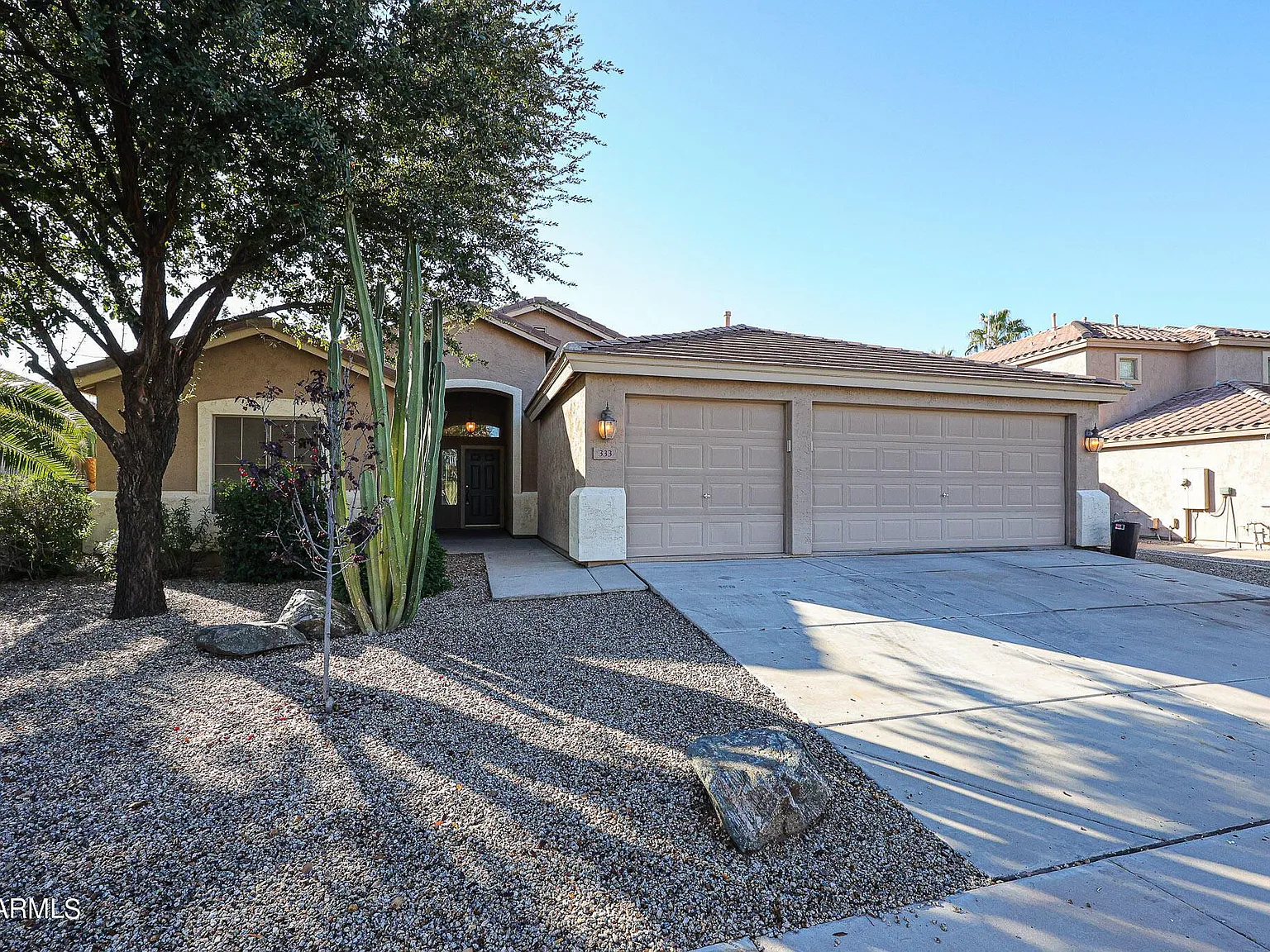 3 bed, 2.0 bath, 1860 sqft, $2,400 — Photo 1