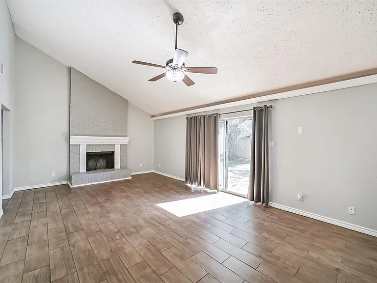 22203 Fincastle Dr — Photo 6