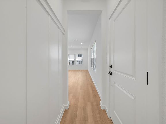 4th image of 9404 Mill St #A