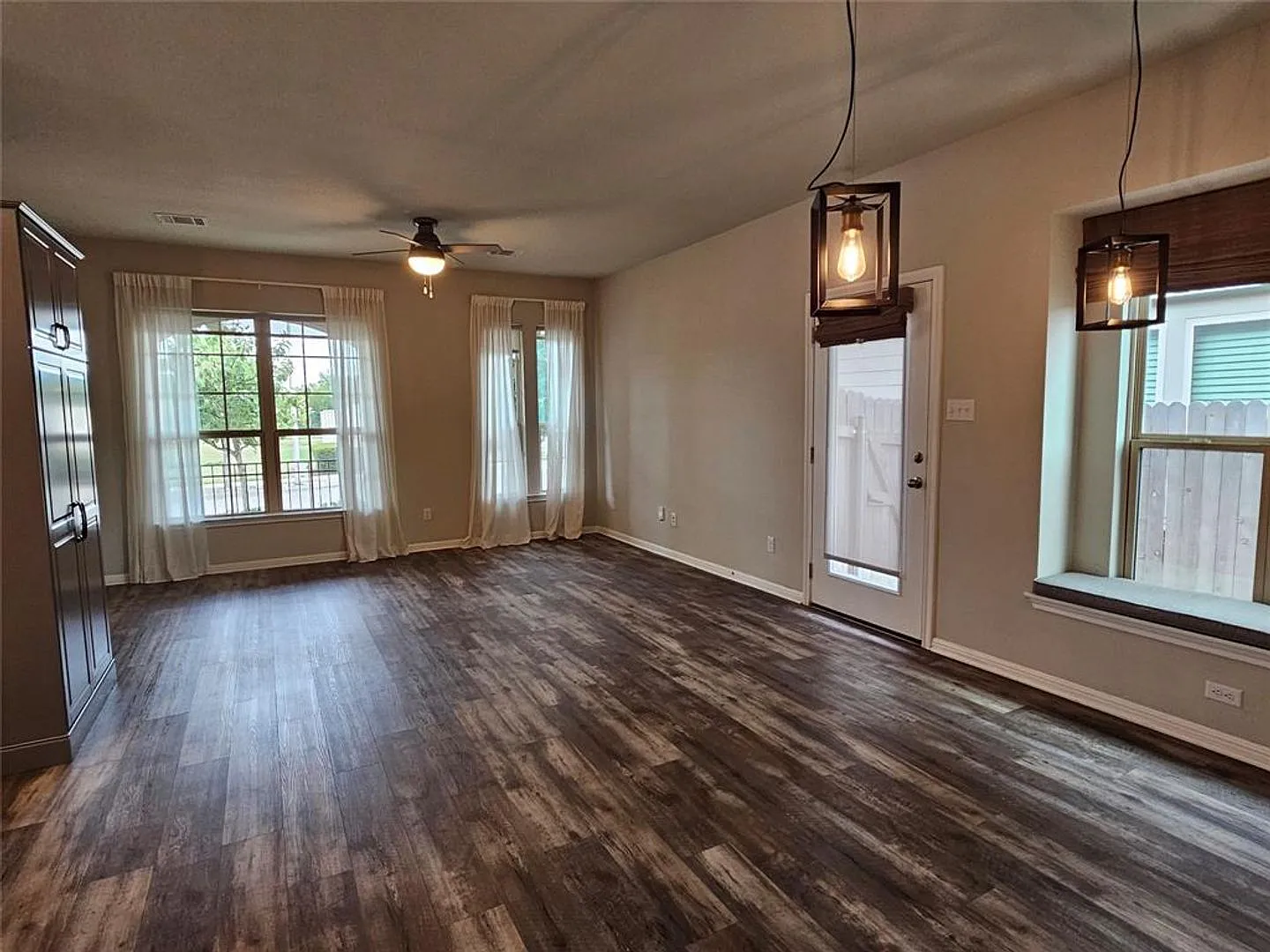 Incredible 3 Bed 2 Bath Home — Photo 4