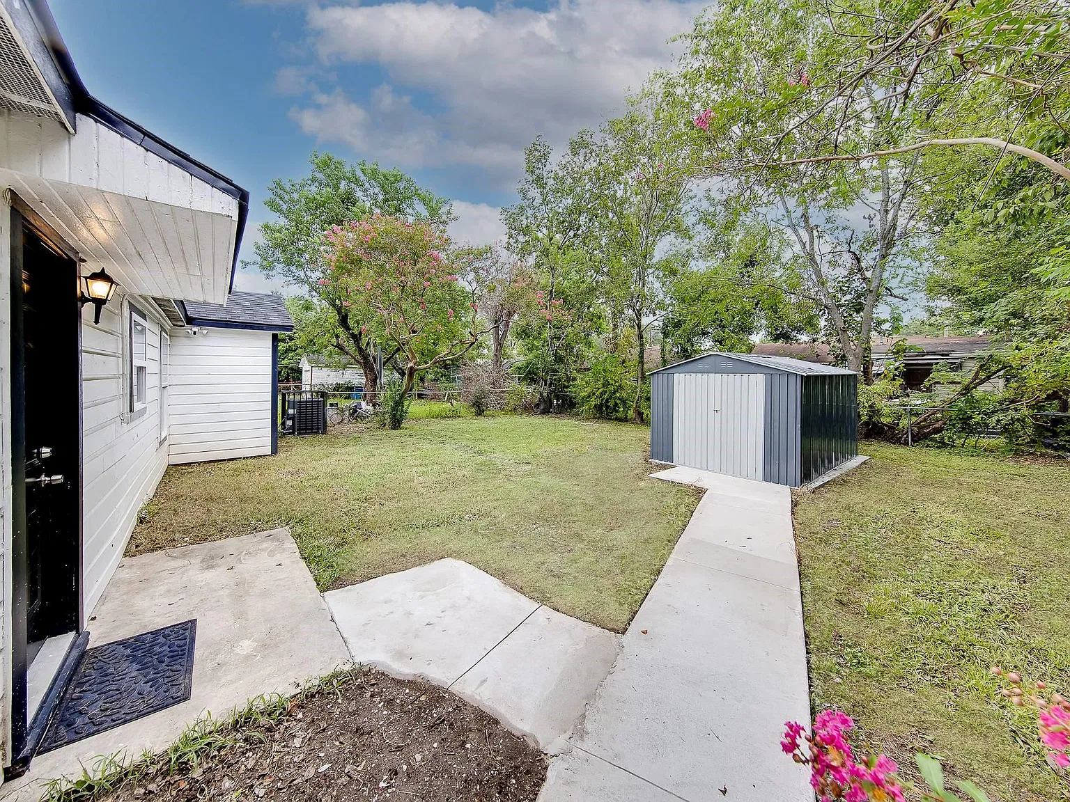 3 bed, 2.0 bath, 1768 sqft, $1,750 — Photo 3
