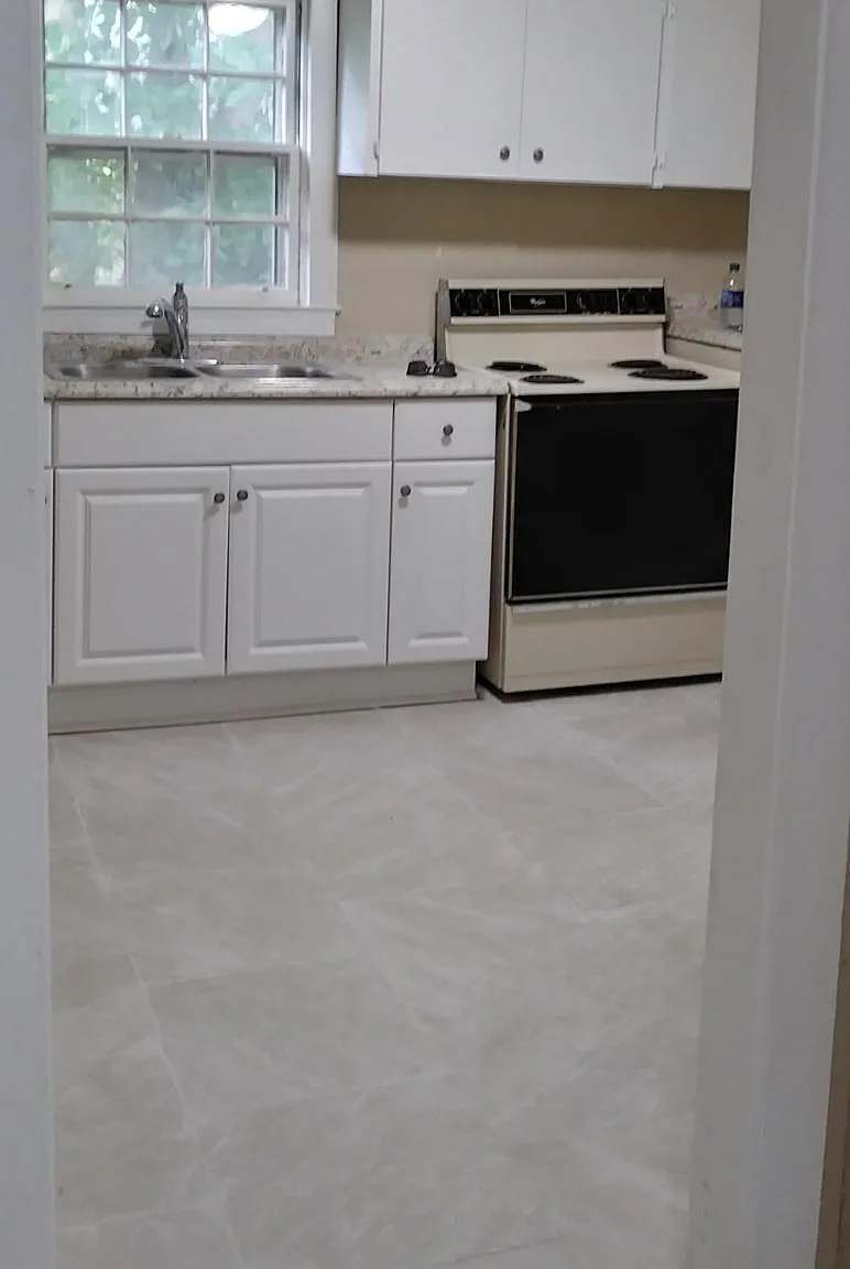 3 bed, 1200 sqft, $1,200 — Photo 4