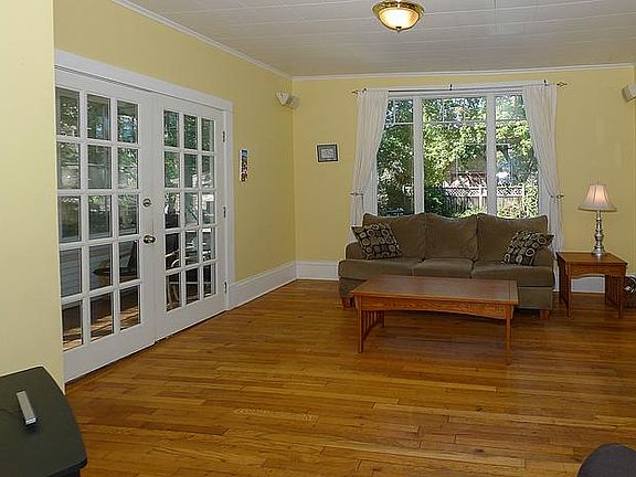 3rd image of 2307 Brewster St