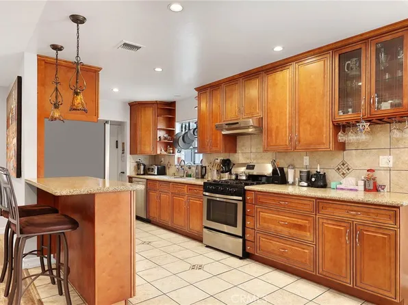 8222 Andasol Ave, Northridge, CA 91325