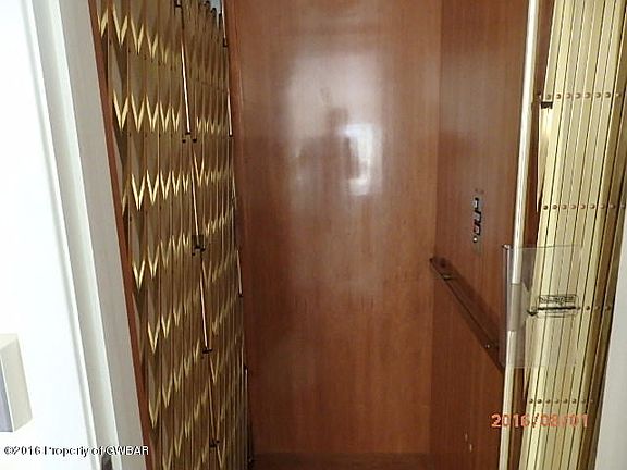 5th image of 43 Country Club Ln