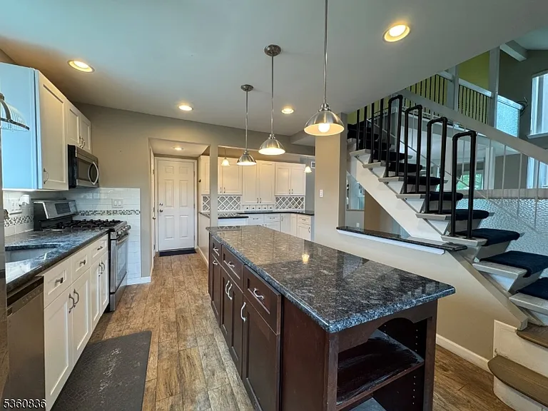 3311 Bloomingdale Dr — Photo 8