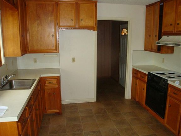 3rd image of 1418 Kingsdown Dr