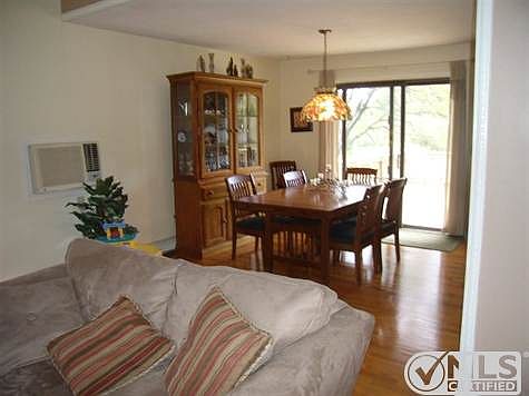 1st image of 9 Laura Dr