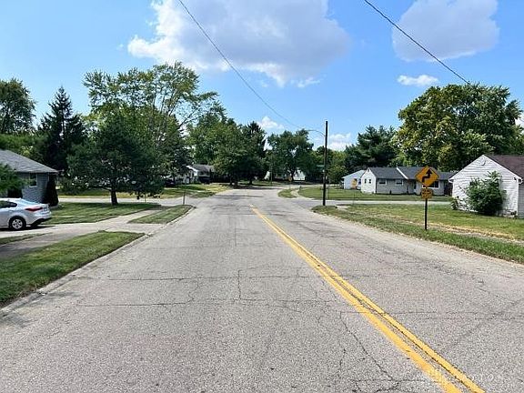 4th image of 5522 Woodbine Ave