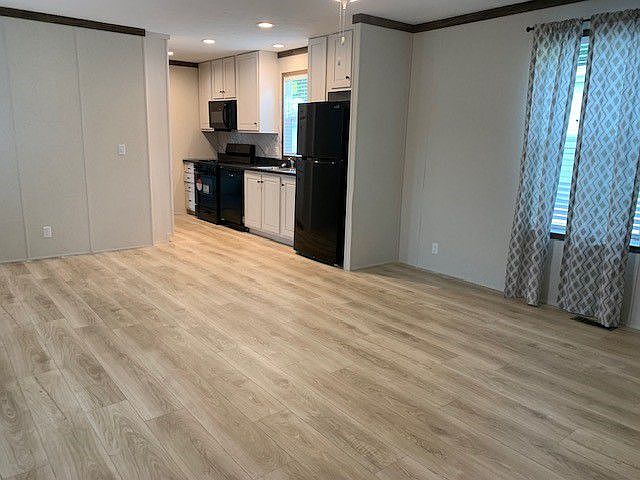 2nd image of 39500 W Warren Rd #385