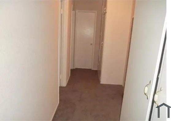 3 bed, 1052 sqft, $2,550 — Photo 2