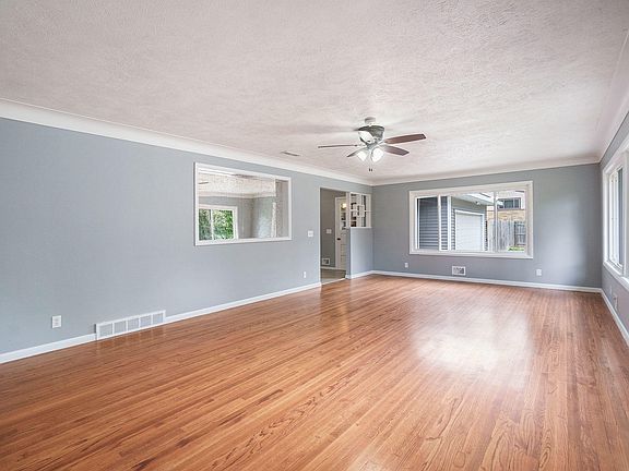 3rd image of 1925 Sunnyside Dr