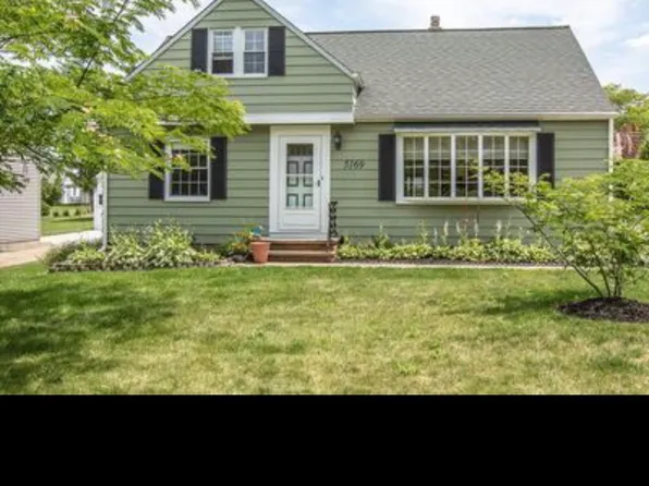 5169 Strawberry Ln, Willoughby, OH 44094
