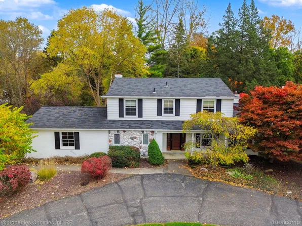 7053 Lindenmere Dr, Bloomfield Hills, MI 48301