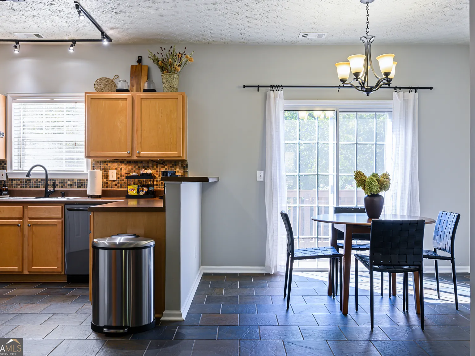 3 bed, 2.5 bath, $4,796 — Photo 2
