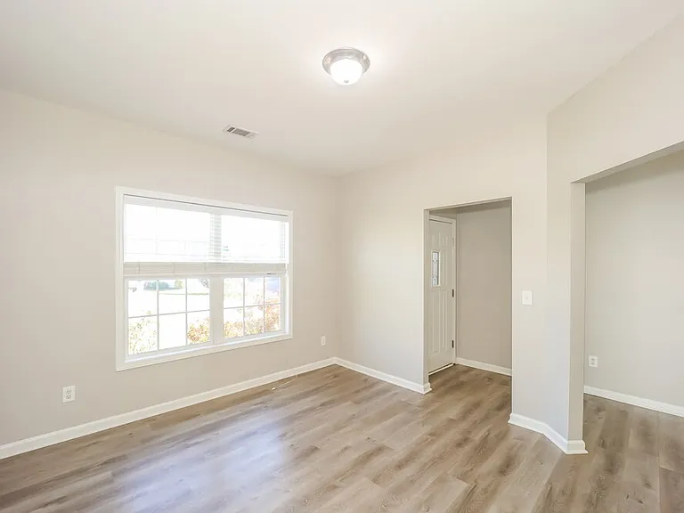 323 Oakhaven Way — Photo 11