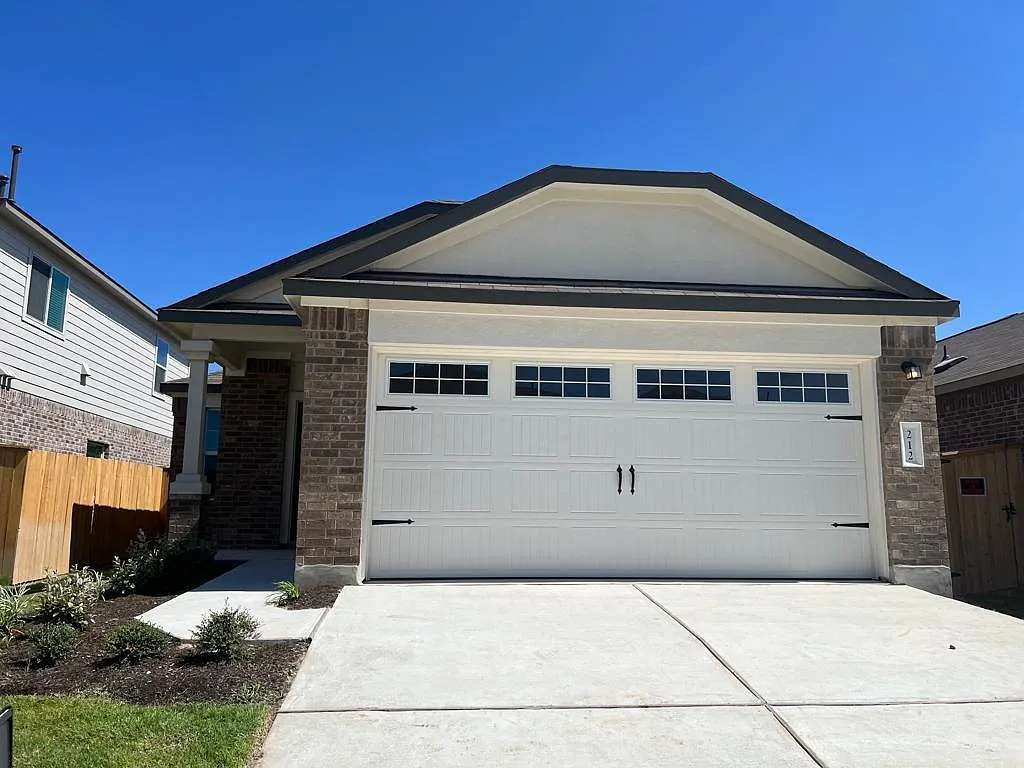 3 bed, 2.0 bath, 1461 sqft, $1,925 — Photo 1