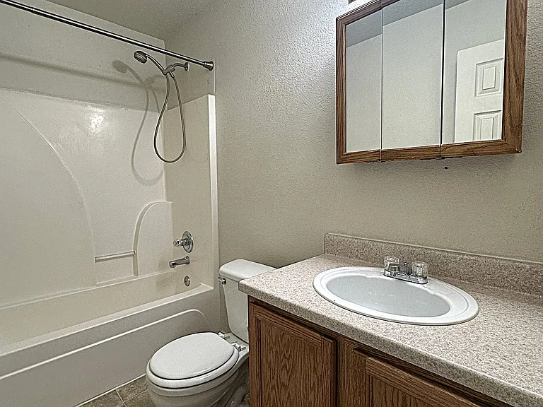 402 Veterans Ave #C — Photo 10
