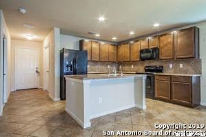 デッドツリーズ 8706 Joshua Tree, Converse, TX 78109 | Zillow