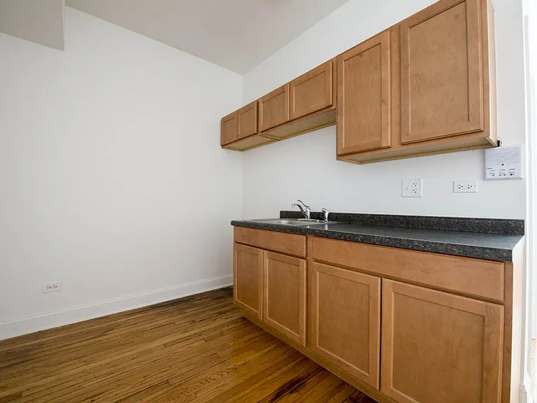 3600 W Franklin — Photo 28