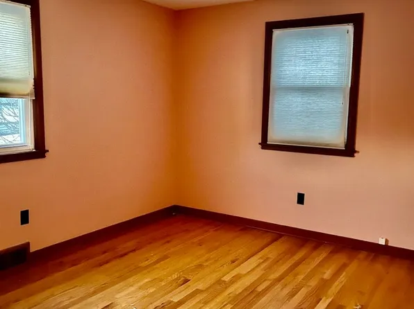 102 Elmsford Rd, Syracuse, NY 13214