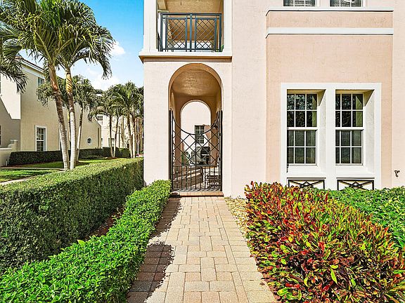 4th image of 834 NW 83rd Lane