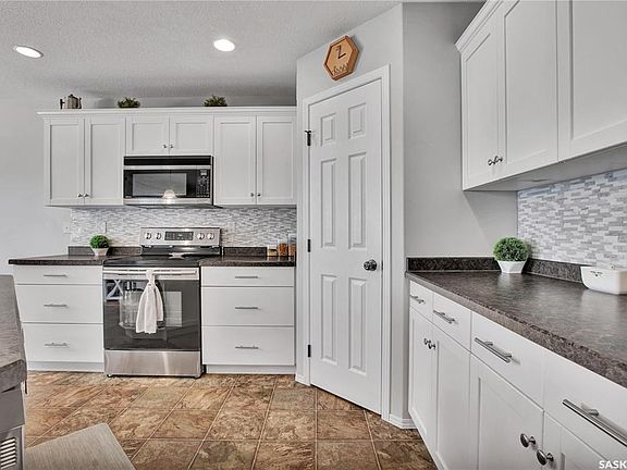 3rd image of 118 MEADOWLARK PARK
