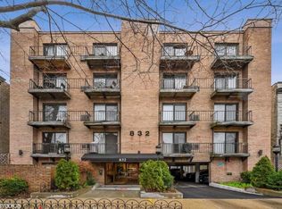 832 W Oakdale Ave APT 1H, Chicago, IL 60657