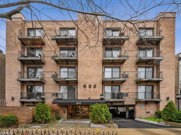 832 W Oakdale Ave APT 1H, Chicago, IL 60657