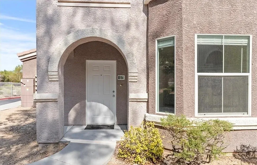 2 bed, 1194 sqft, $1,900 — Photo 2