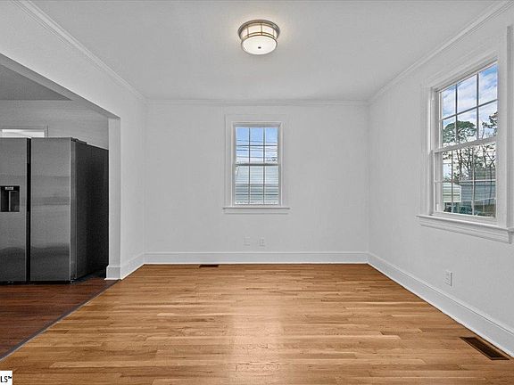 4th image of 537 Lucerne Dr