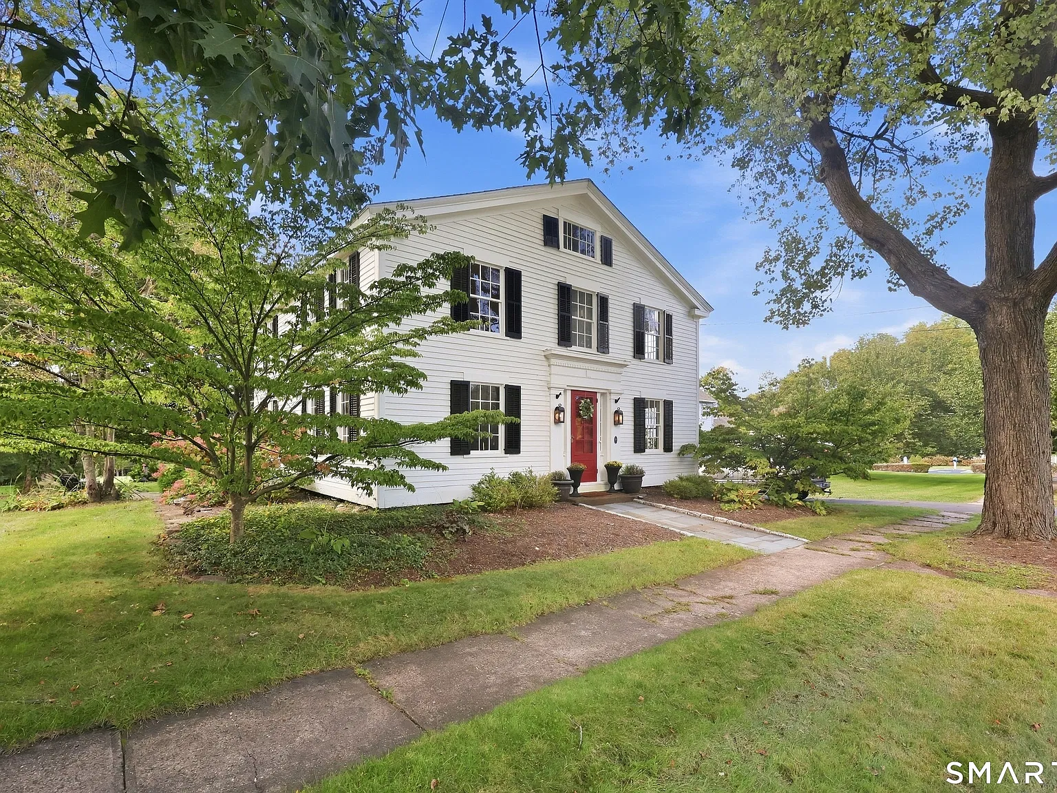 4 bed, 2.5 bath, 2357 sqft, $3,400 — Photo 4