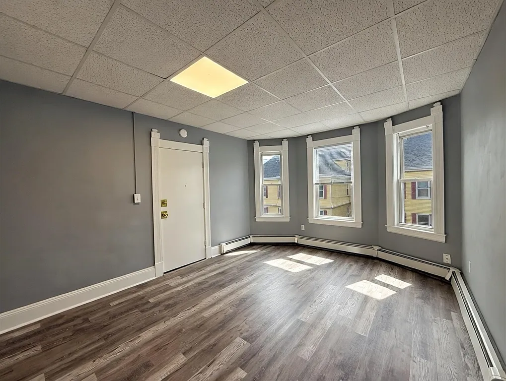 3 bed, 1.0 bath, 1000 sqft, $2,395 — Photo 3